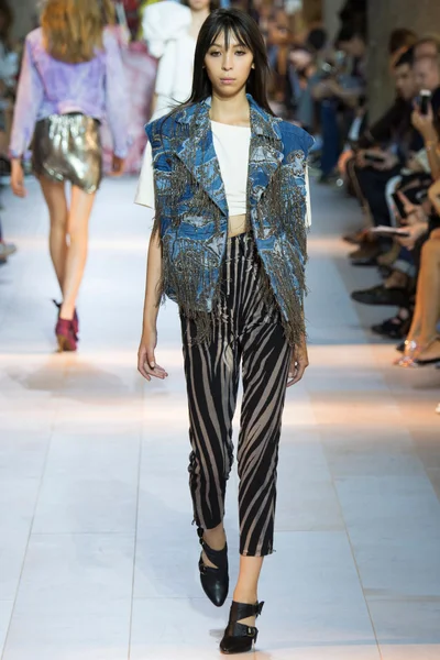 Look 12